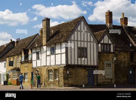 tudor kingdom houses.